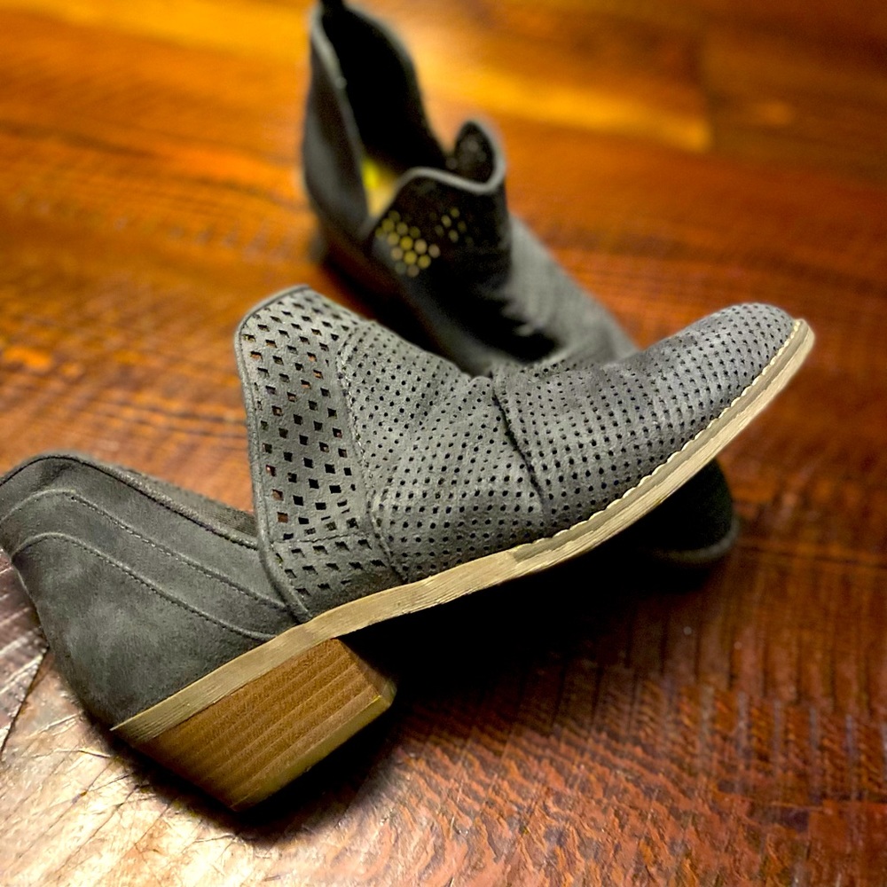 Report brand women’s booties -size 9